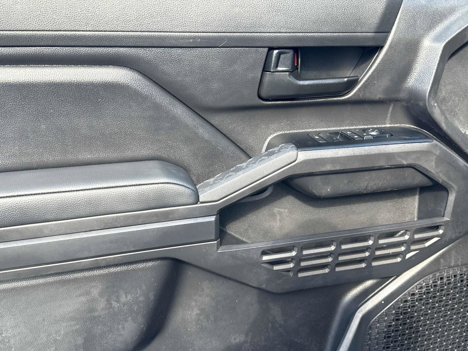 Used 2025 Toyota Tacoma SR image 12