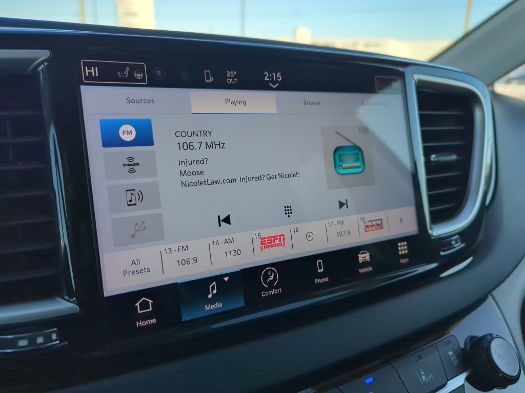 Used 2024 Chrysler Pacifica Touring-L image 17