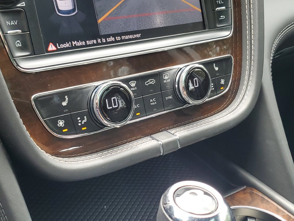 Used 2018 Bentley Bentayga AWD/4WD image 29