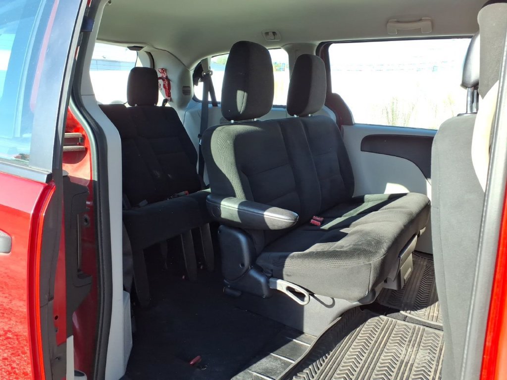 Used 2016 Dodge Grand Caravan American Value Package w/ UConnect Hands-Free Group FWD image 31