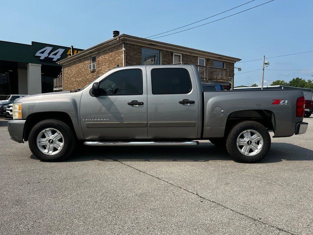 Used 2007 Chevrolet Silverado 1500 LT w/ Towing Package AWD/4WD image 8