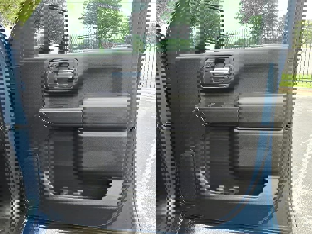 Used 2025 Chevrolet Silverado 2500 Custom w/ Custom Value Package image 19