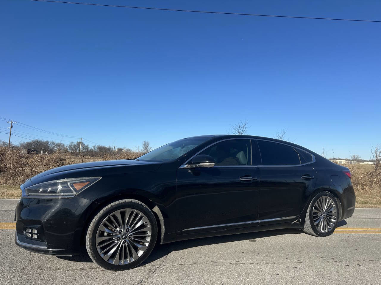 Used 2017 Kia Cadenza Limited image 2