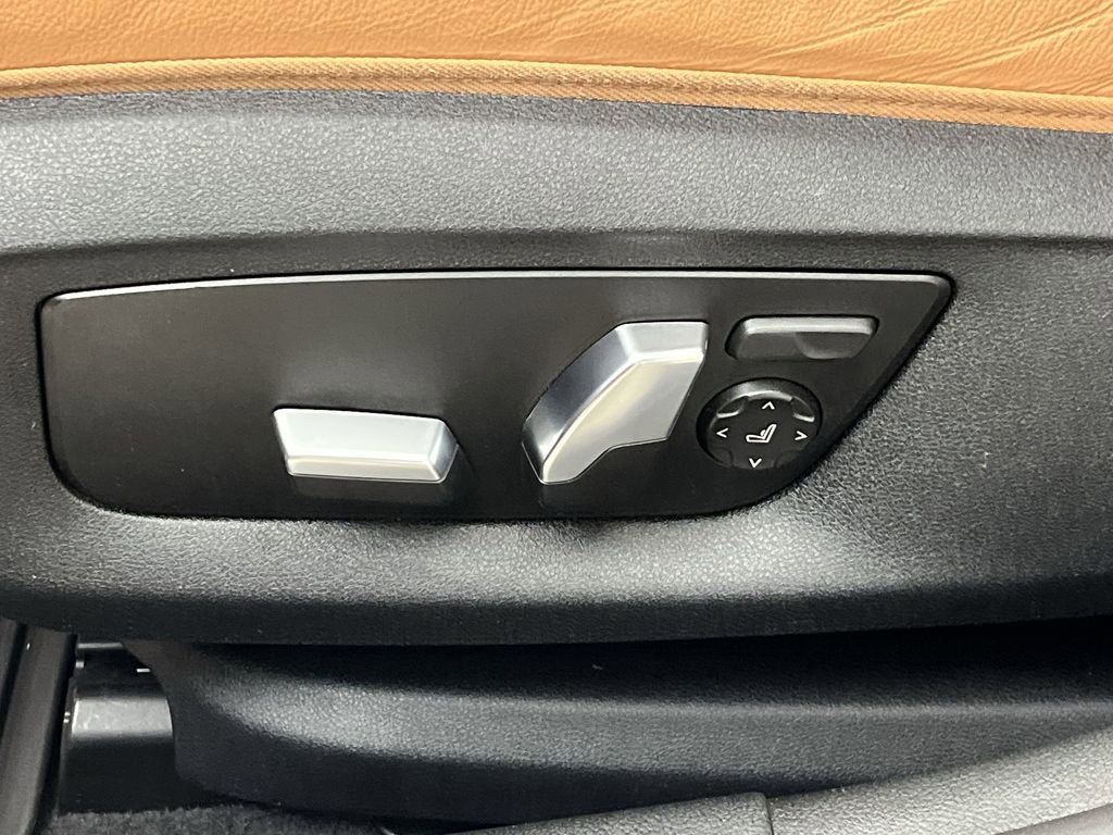 Certified 2022 BMW 530e xDrive w/ Premium Package image 12