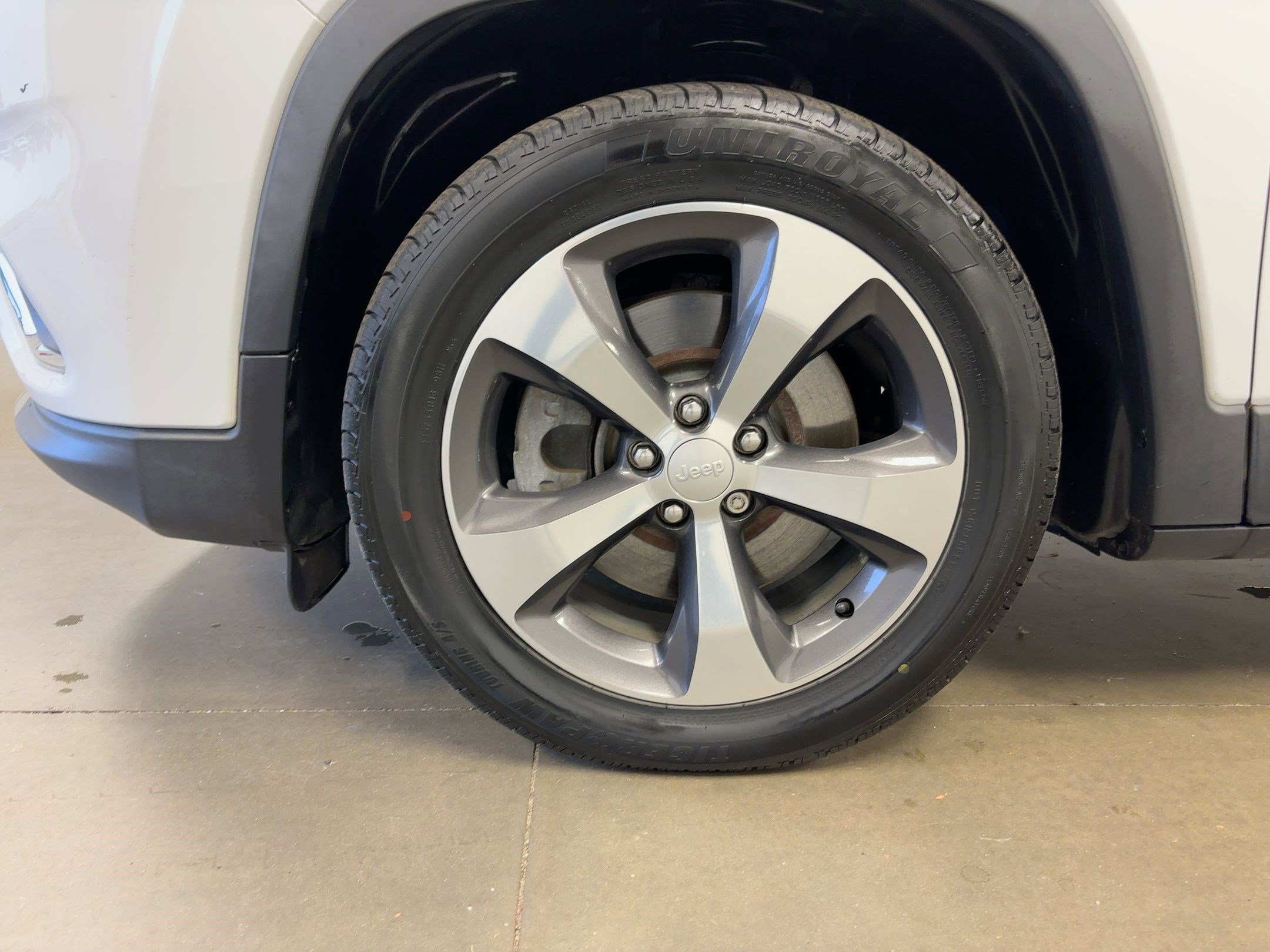 Used 2019 Jeep Cherokee Limited image 11