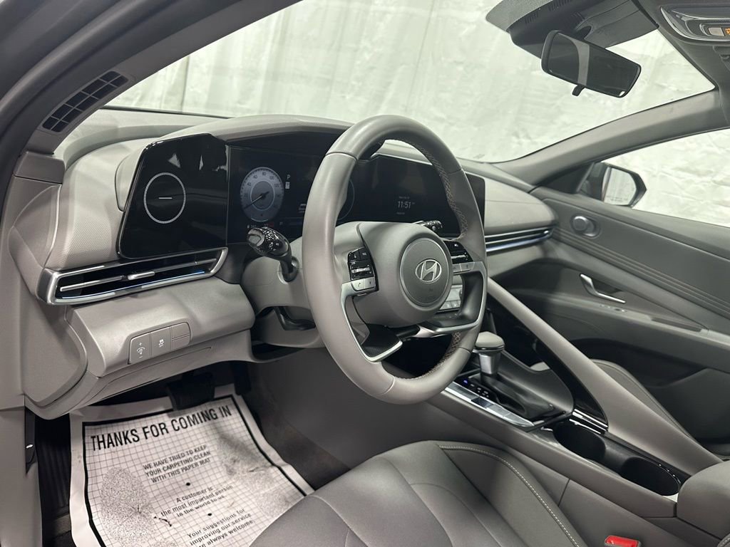 Used 2025 Hyundai Elantra SEL image 15