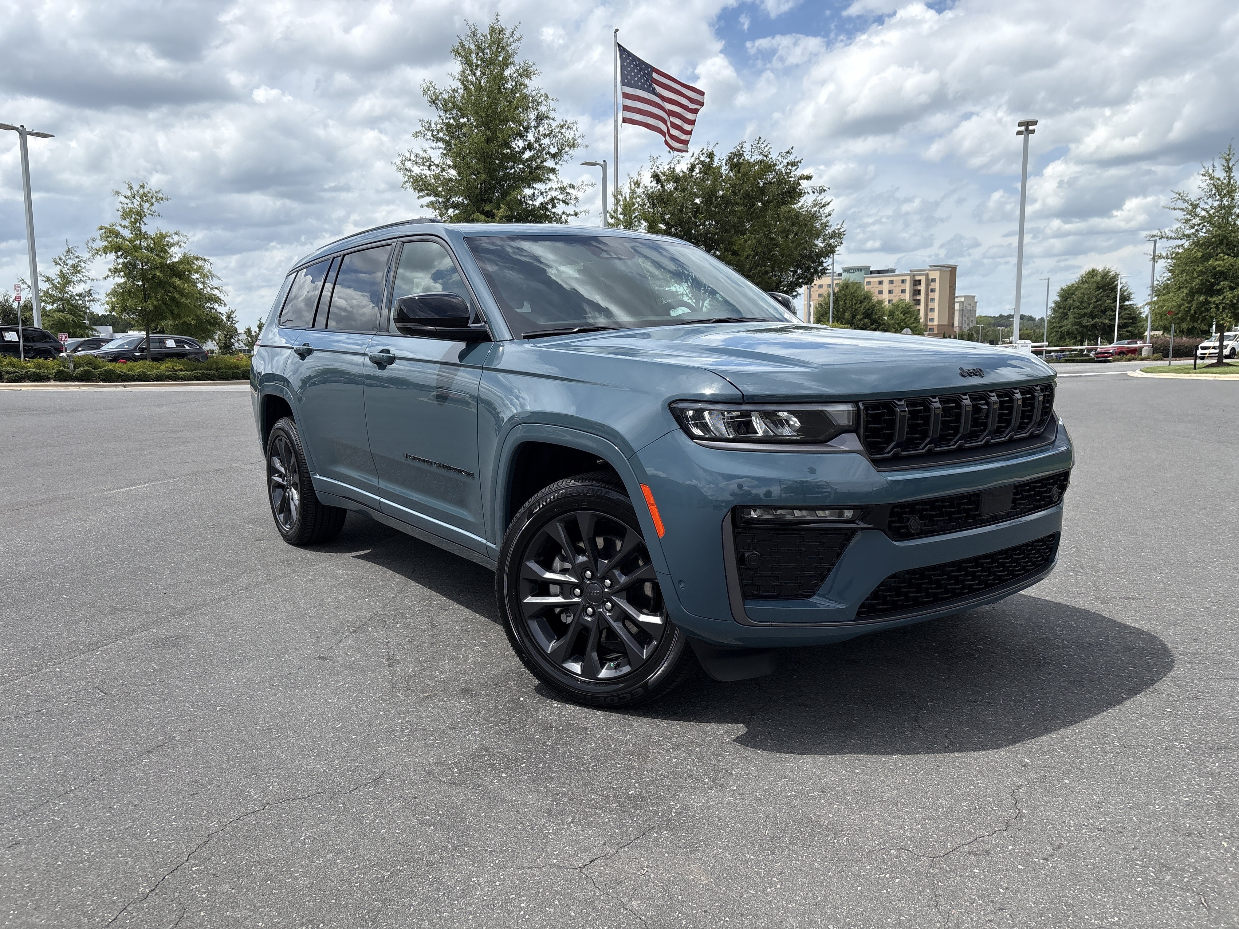Used 2026 Jeep Grand Cherokee L Limited AWD/4WD image 2