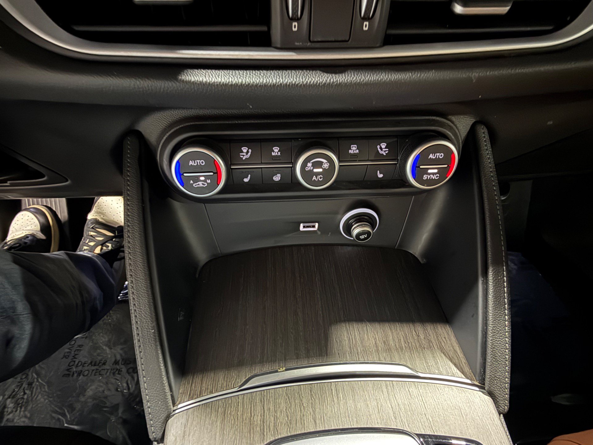 Used 2023 Alfa Romeo Stelvio Ti AWD/4WD image 32