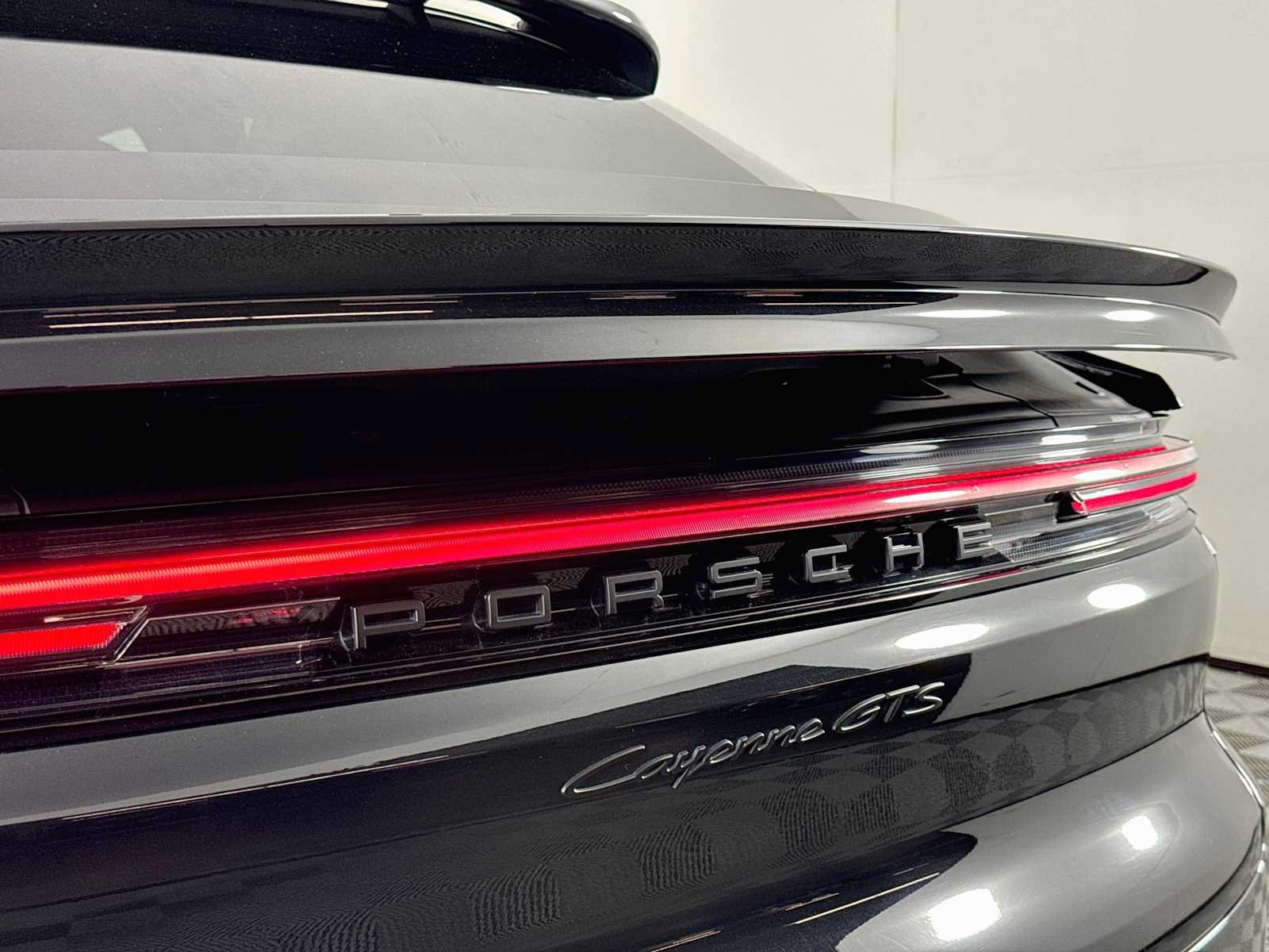 Used 2025 Porsche Cayenne GTS AWD/4WD image 9