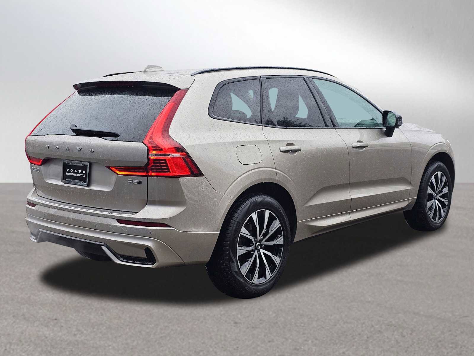 Certified 2025 Volvo XC60 B5 Core w/ Protection Package Premier image 3