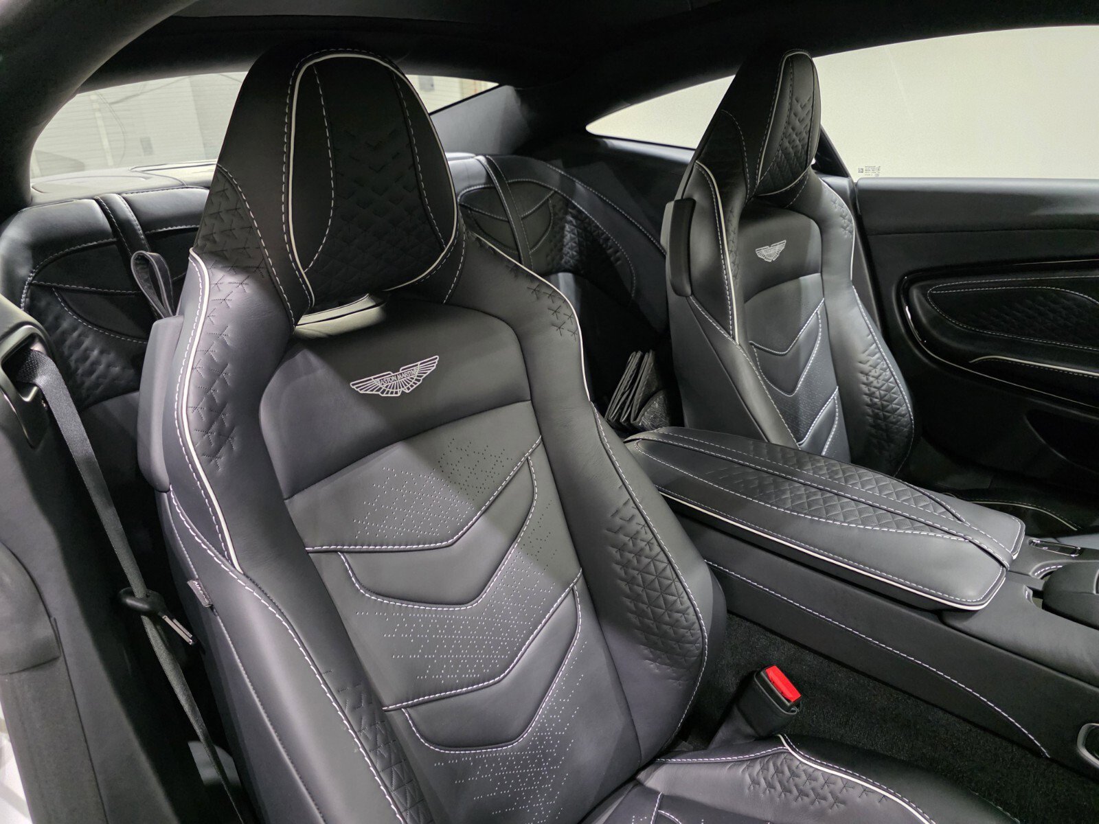 Used 2023 Aston Martin DBS Superleggera image 21