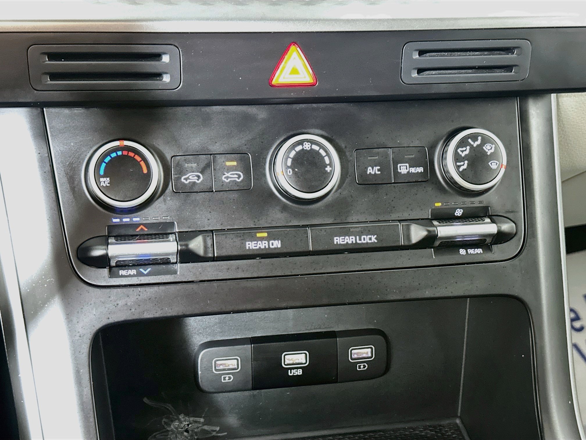 Certified 2024 Kia Carnival LX FWD image 15