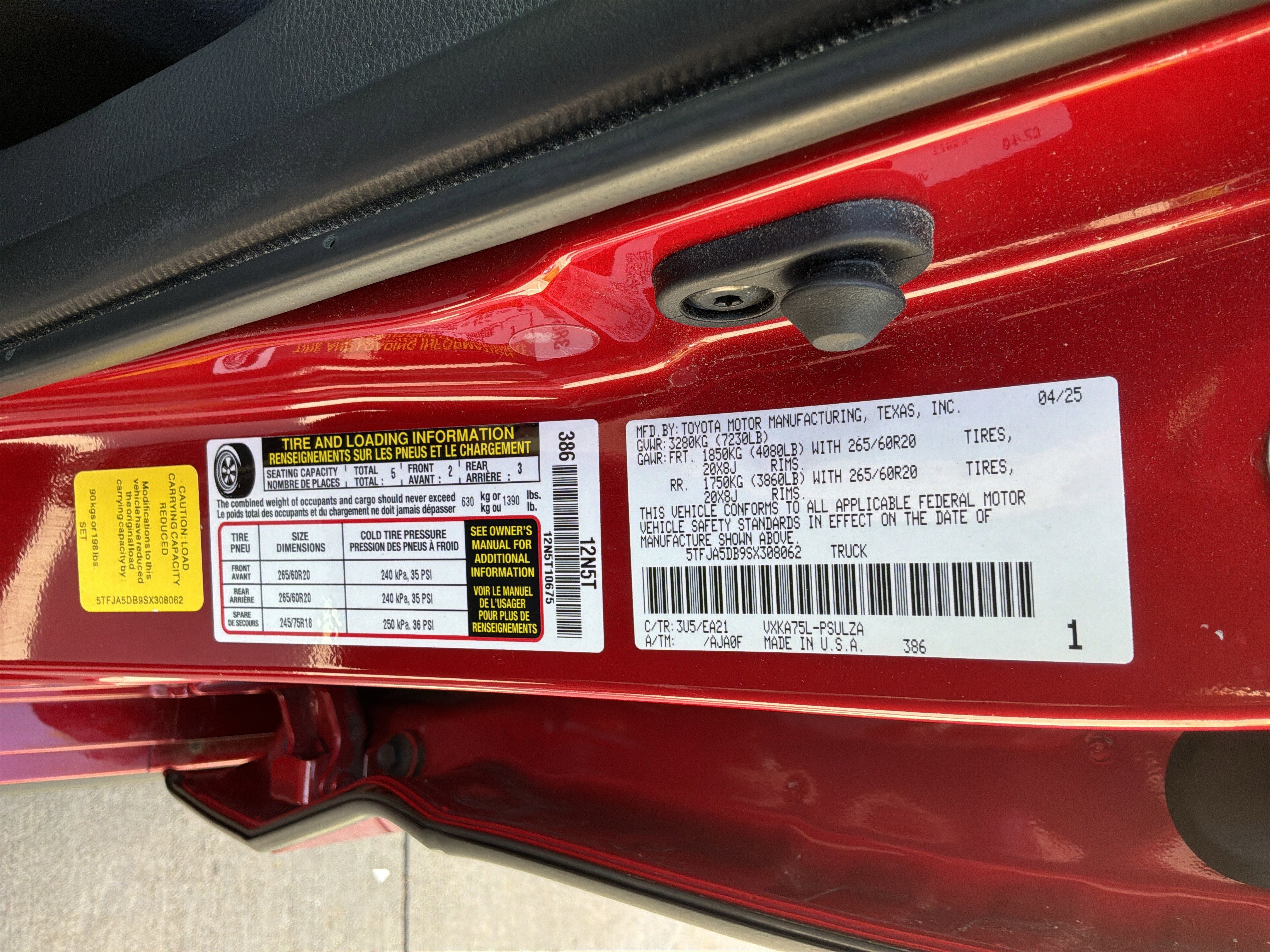Used 2025 Toyota Tundra Limited AWD/4WD image 34