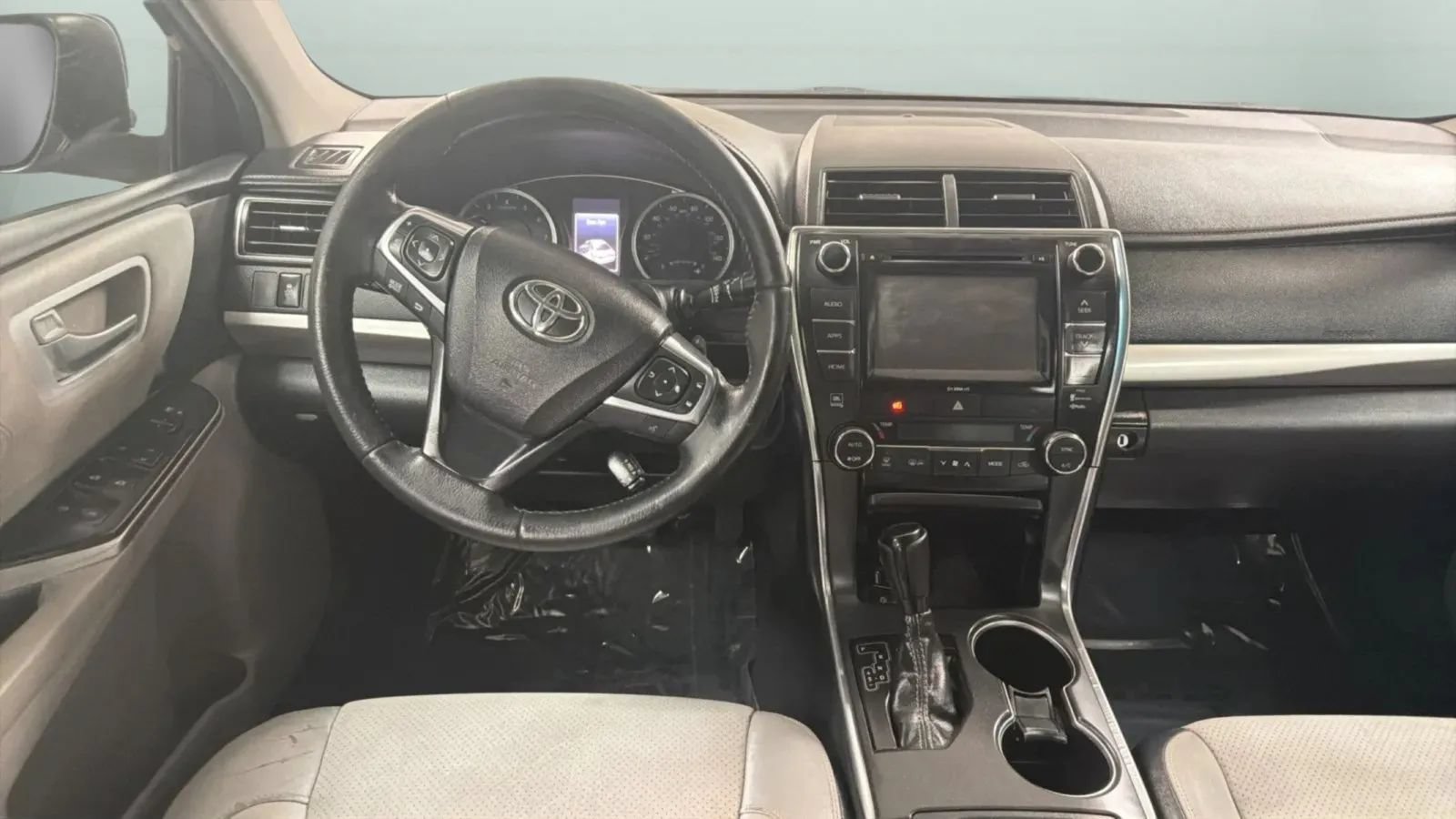 Used 2017 Toyota Camry XSE w/ Moonroof Package FWD image 10