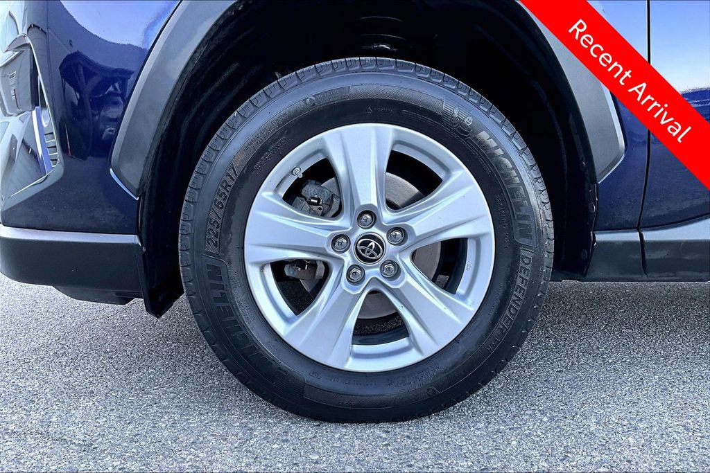 Used 2019 Toyota RAV4 XLE w/ All Weather Liner Package FWD image 34