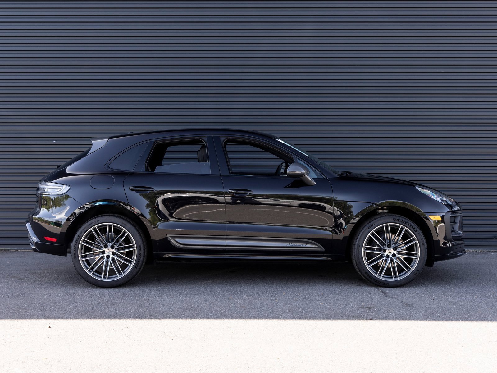 Used 2025 Porsche Macan Turbo image 8