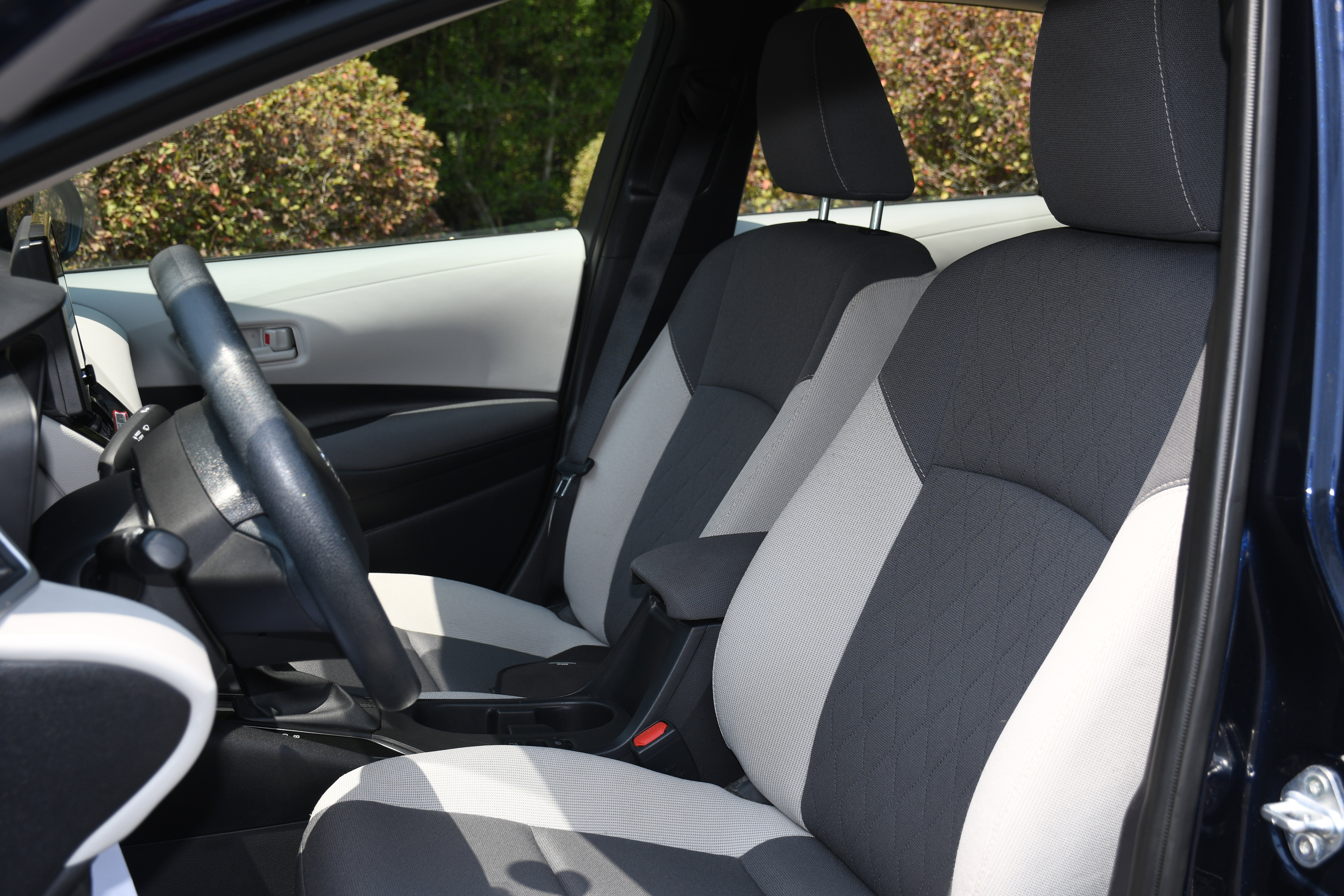 Used 2025 Toyota Corolla LE FWD image 11