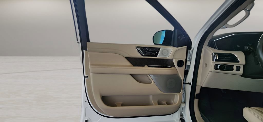 Used 2020 Lincoln Navigator Reserve w/ Luxury Package image 15