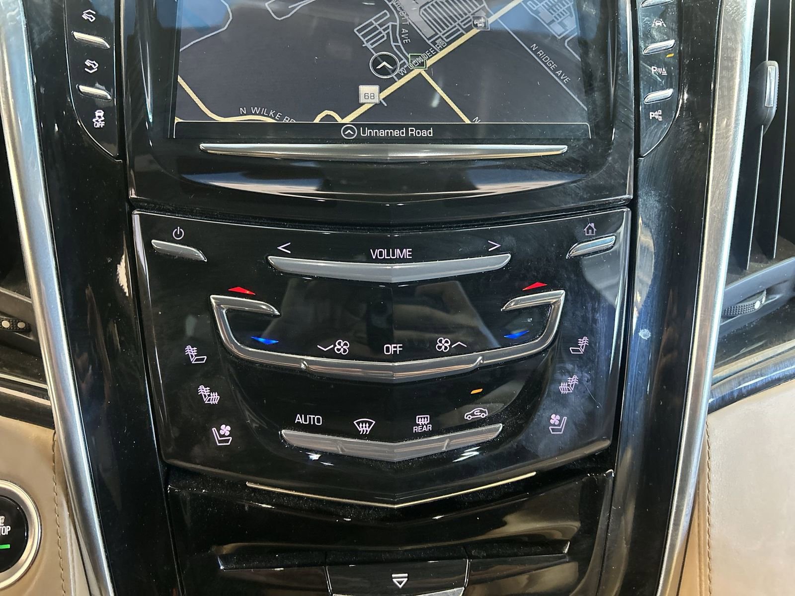 Used 2018 Cadillac Escalade Platinum AWD/4WD image 14