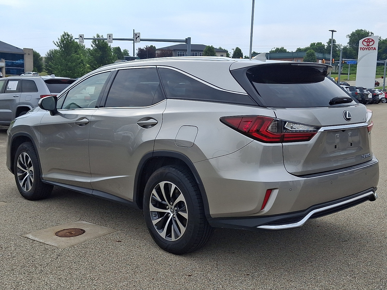 Used 2021 Lexus RX 350L Premium w/ Premium Package AWD/4WD image 4