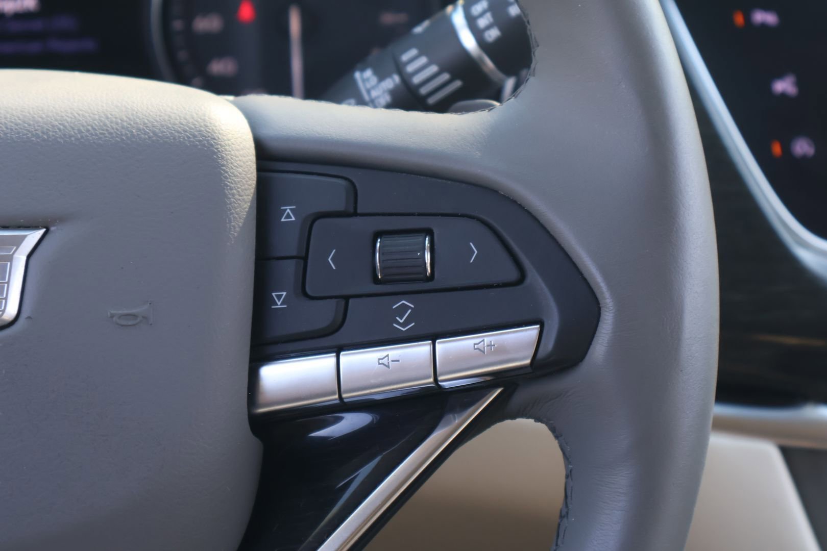 Used 2020 Cadillac XT6 Premium Luxury FWD image 21