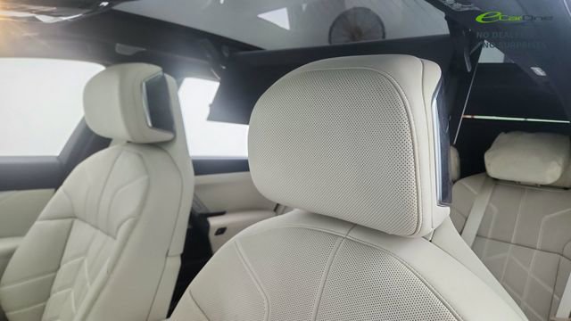 Used 2024 BMW i7 xDrive60 image 36