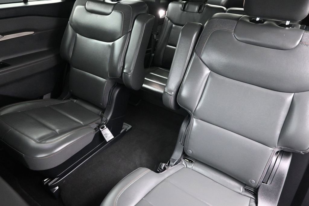 Used 2025 Ford Explorer Active w/ Active Comfort Package RWD image 20