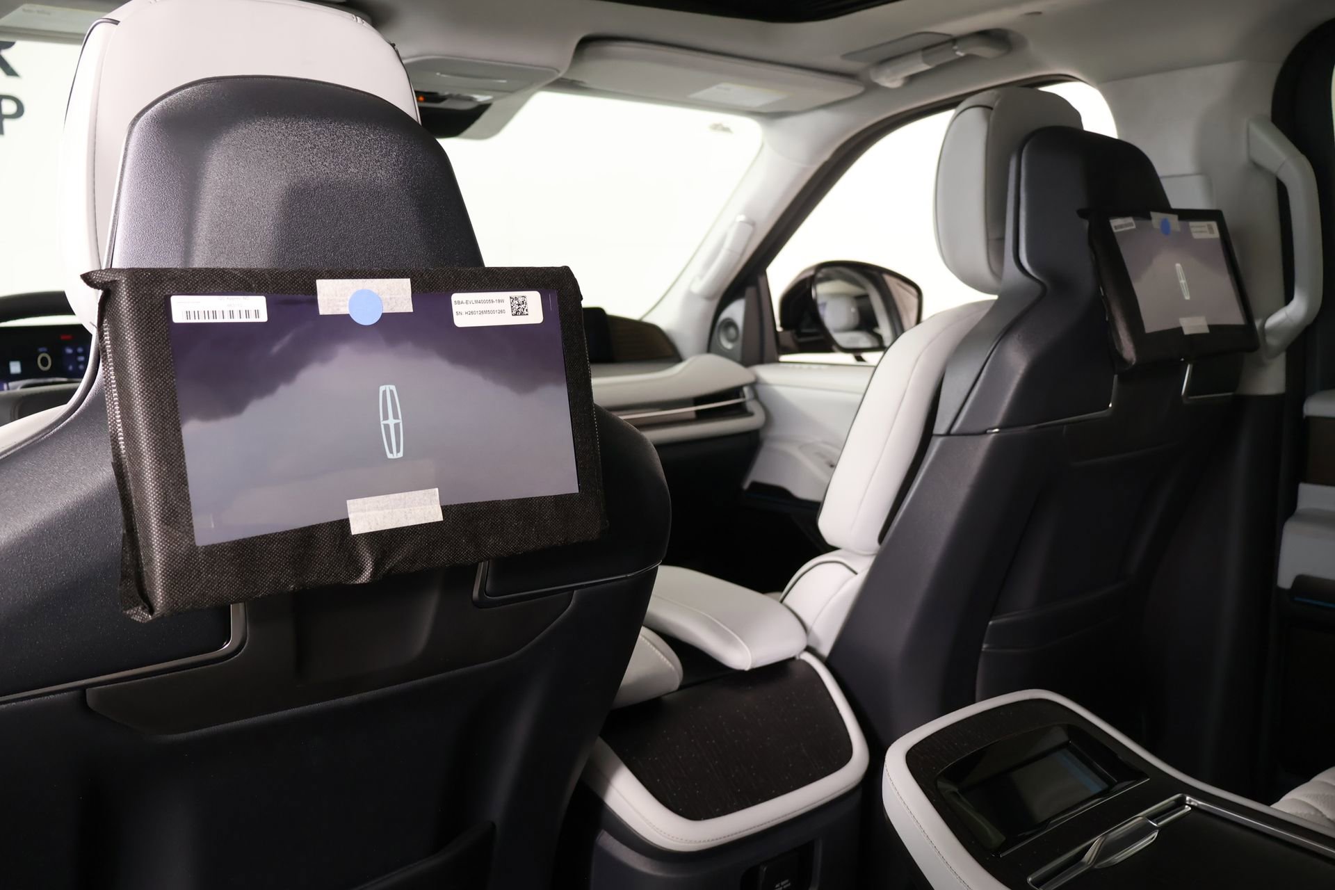 New 2026 Lincoln Navigator Black Label AWD/4WD image 17