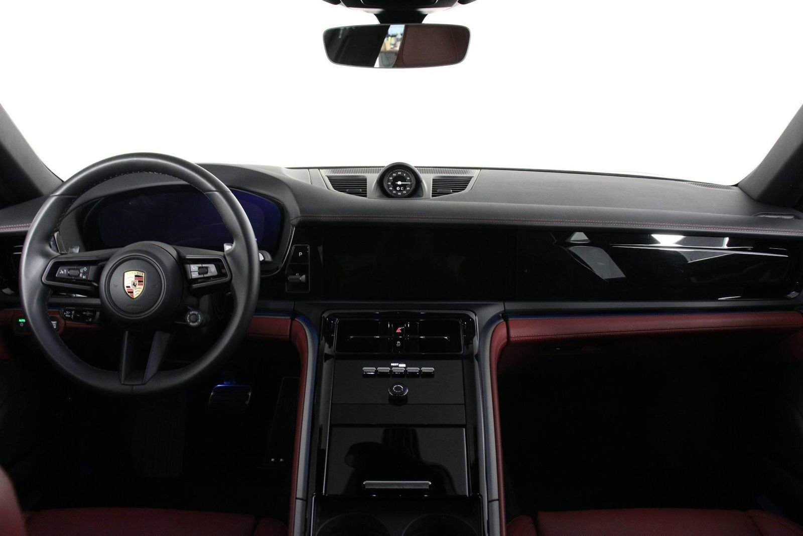 Certified 2025 Porsche Panamera image 11