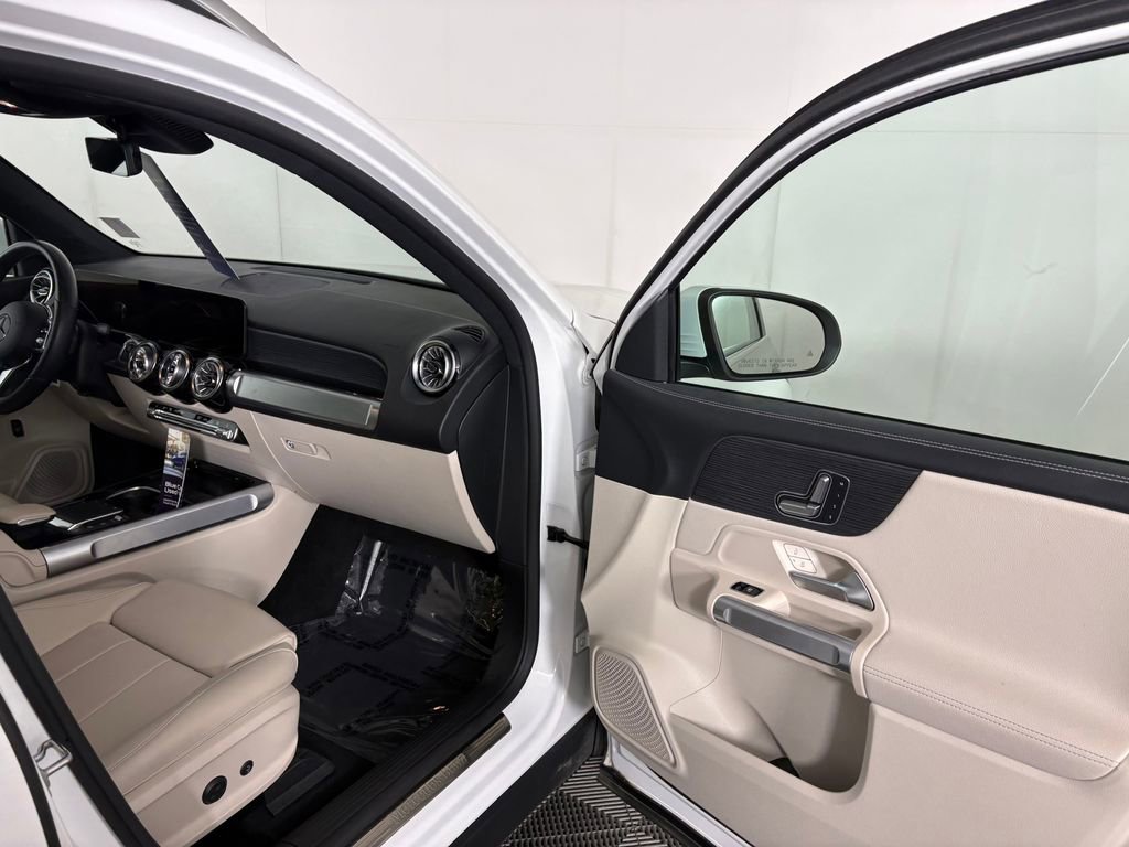 Used 2023 Mercedes-Benz EQB 300 4MATIC image 37