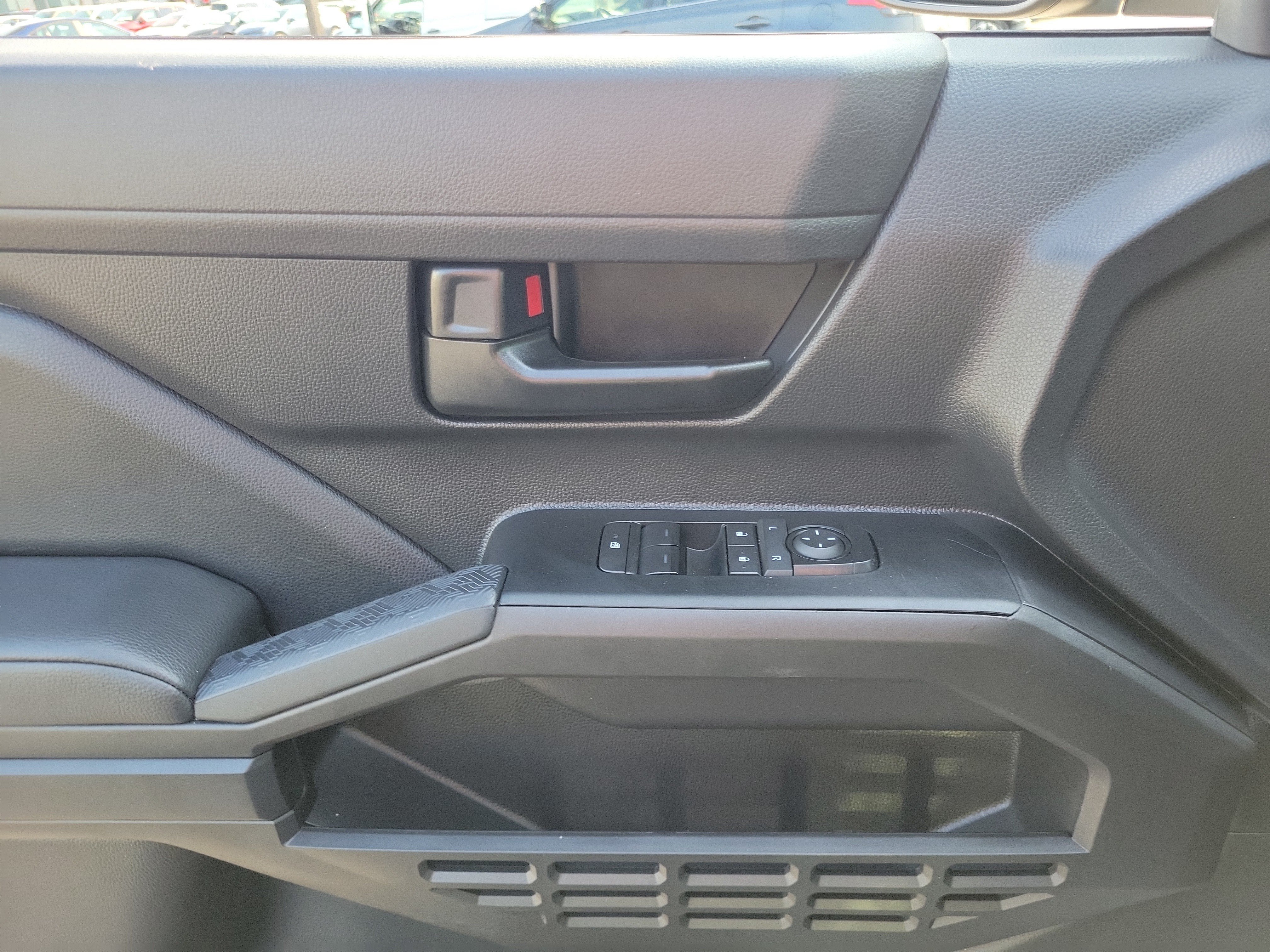 Used 2025 Toyota Tacoma SR AWD/4WD image 11