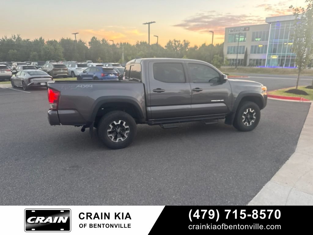 Used 2017 Toyota Tacoma TRD Off-Road w/ Premium & Technology Package AWD/4WD image 11