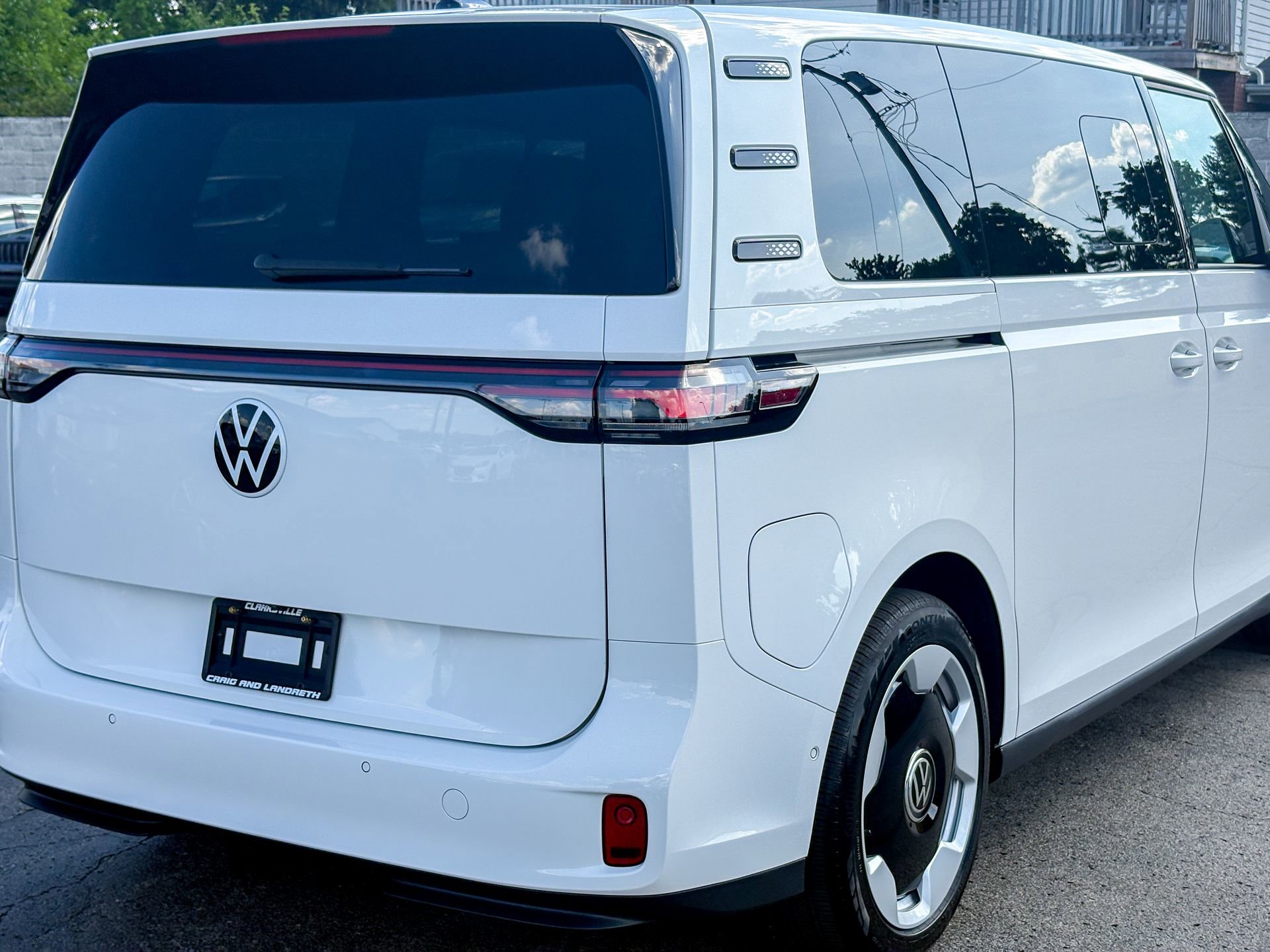 Used 2025 Volkswagen ID. Buzz Pro S RWD image 22