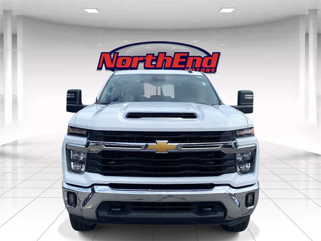 Used 2024 Chevrolet Silverado 2500 LT image 2