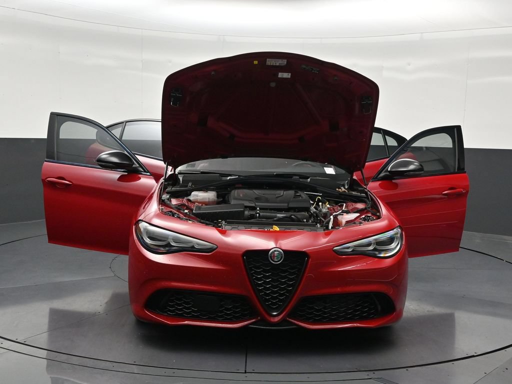 Used 2025 Alfa Romeo Giulia w/ Veloce Package Rwd image 37