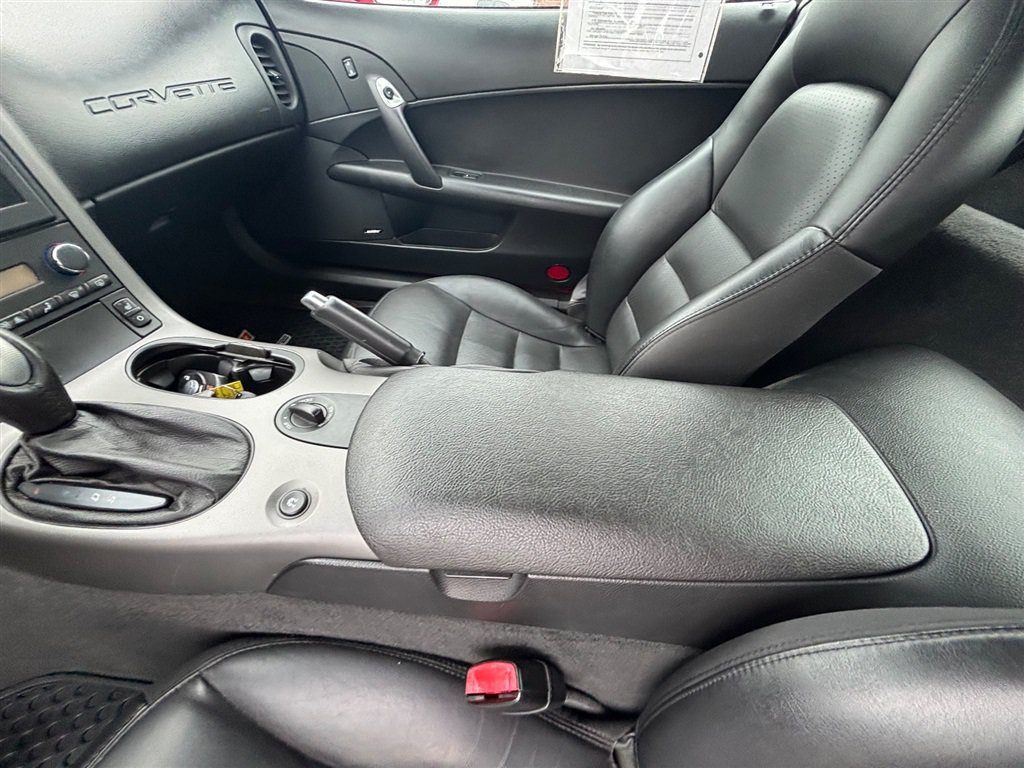 Used 2007 Chevrolet Corvette Coupe w/ Preferred Equipment Group RWD image 16