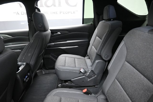 Used 2025 Chevrolet Traverse LT FWD image 24
