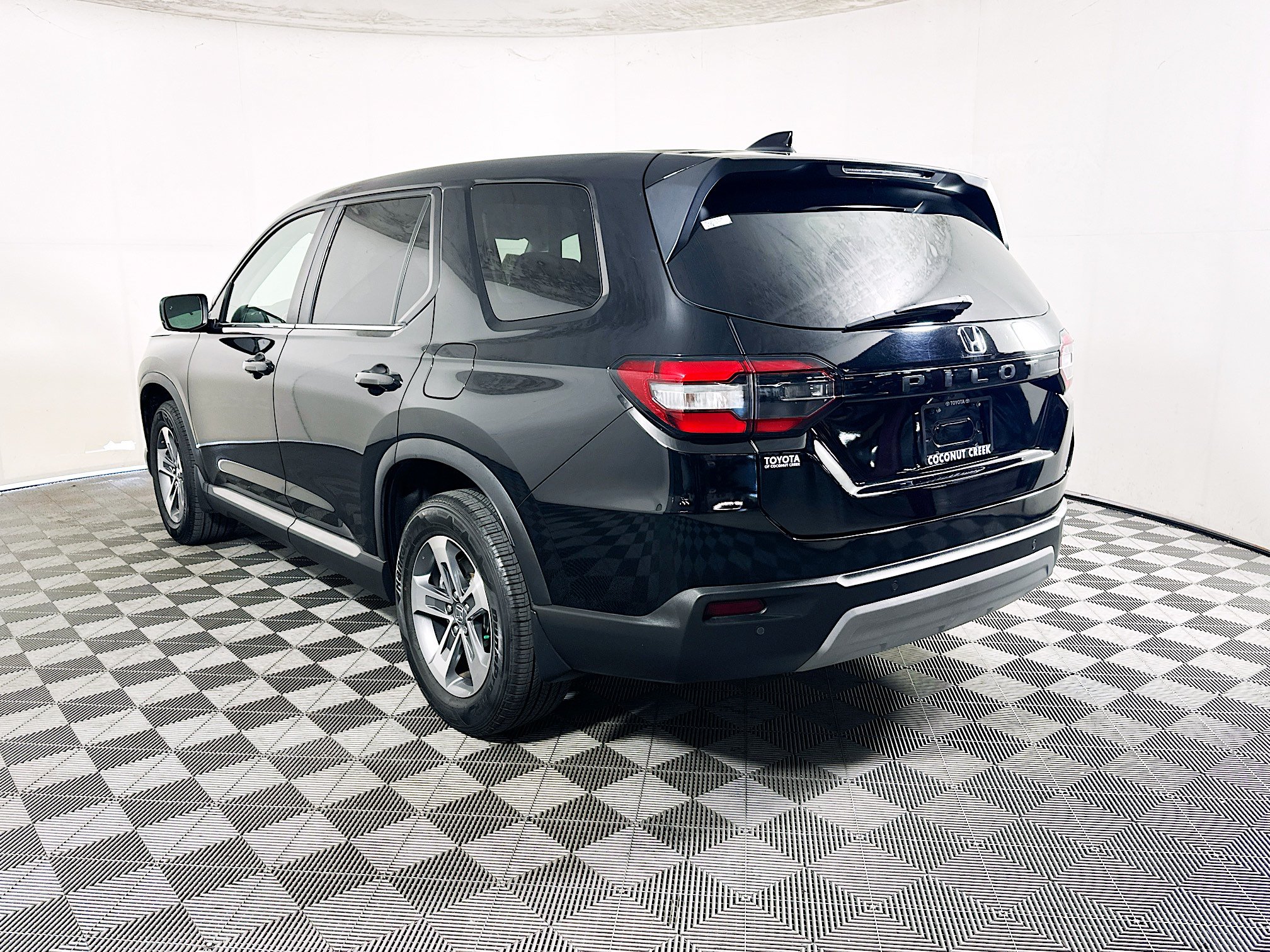 Used 2025 Honda Pilot EX-L image 5