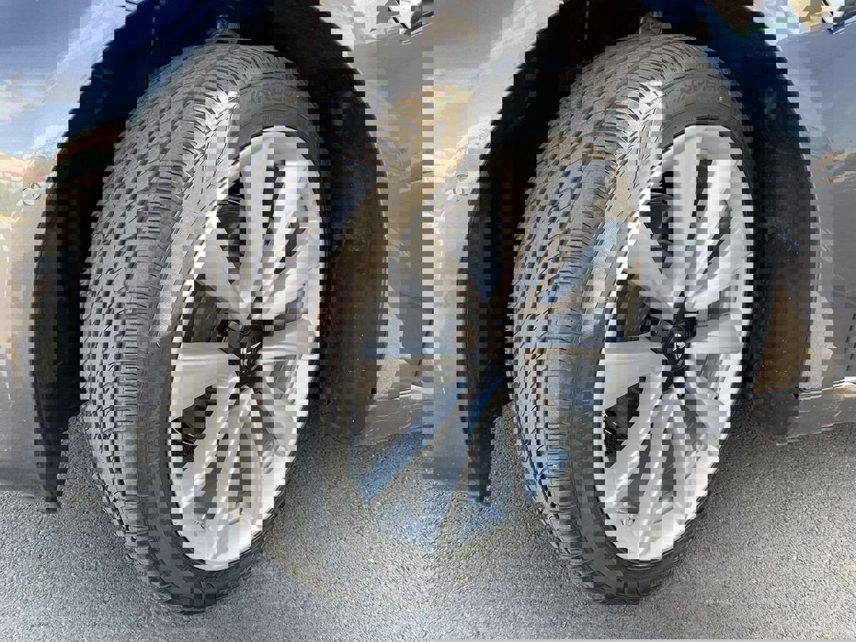 Used 2018 Tesla Model 3 Mid Range image 12