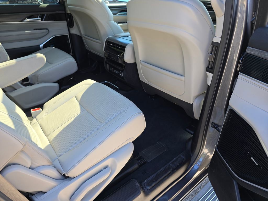 Used 2023 Jeep Wagoneer L Series III w/ Premium Group I AWD/4WD image 36