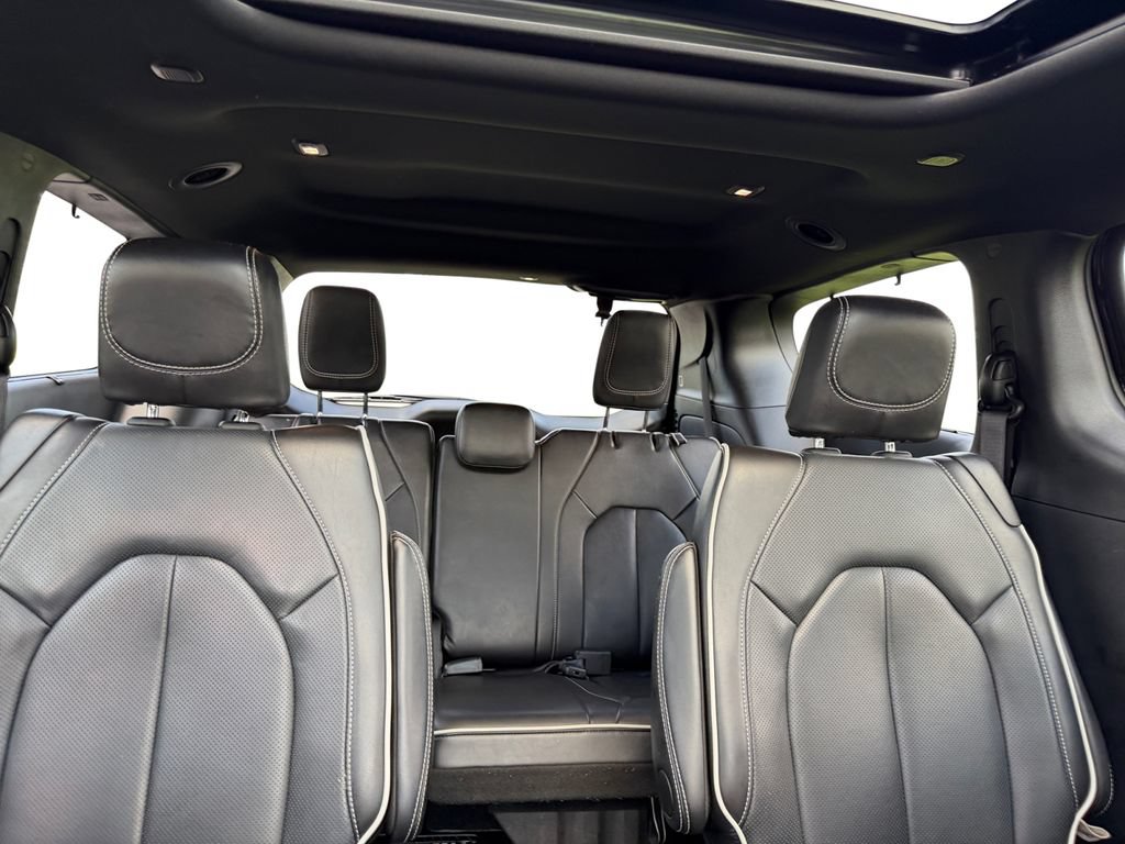 Used 2025 Chrysler Pacifica Limited FWD image 14