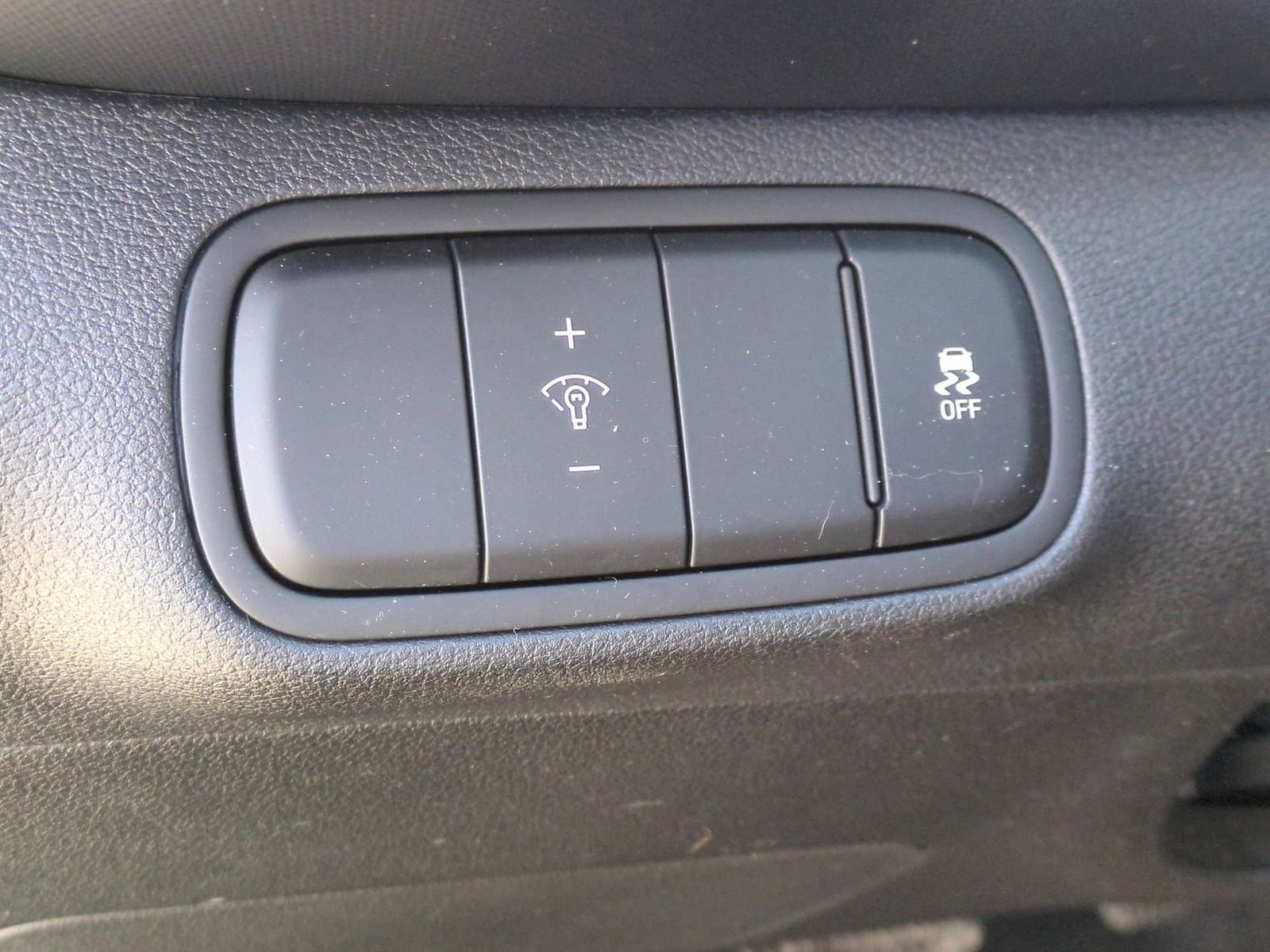 Used 2023 Hyundai Venue SEL image 19