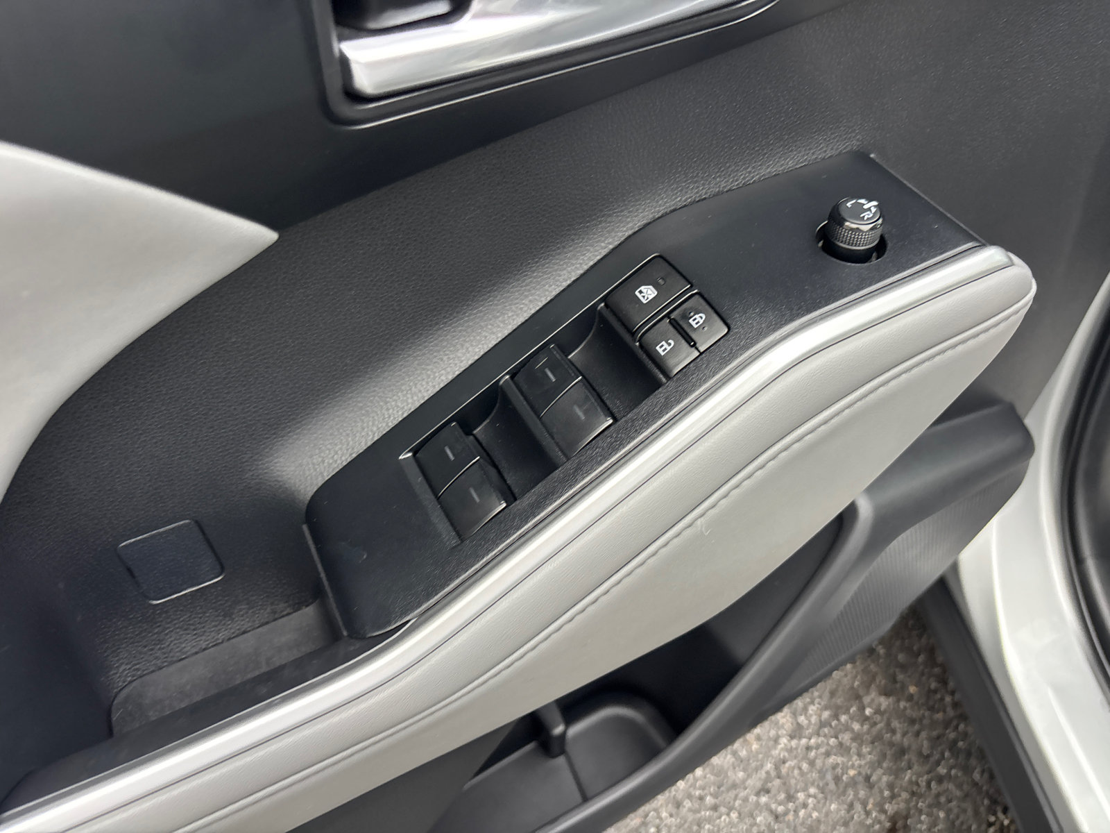 Used 2023 Toyota Highlander XLE AWD/4WD image 13