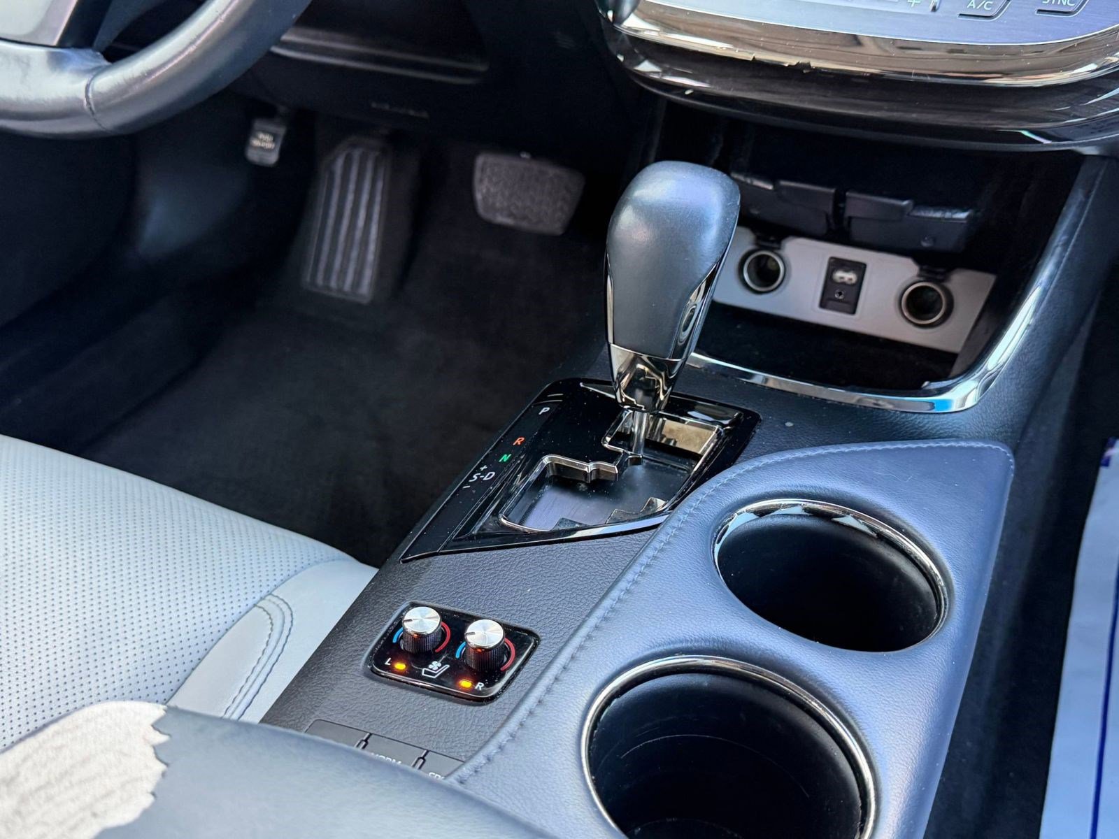 Used 2015 Toyota Avalon Limited FWD image 18