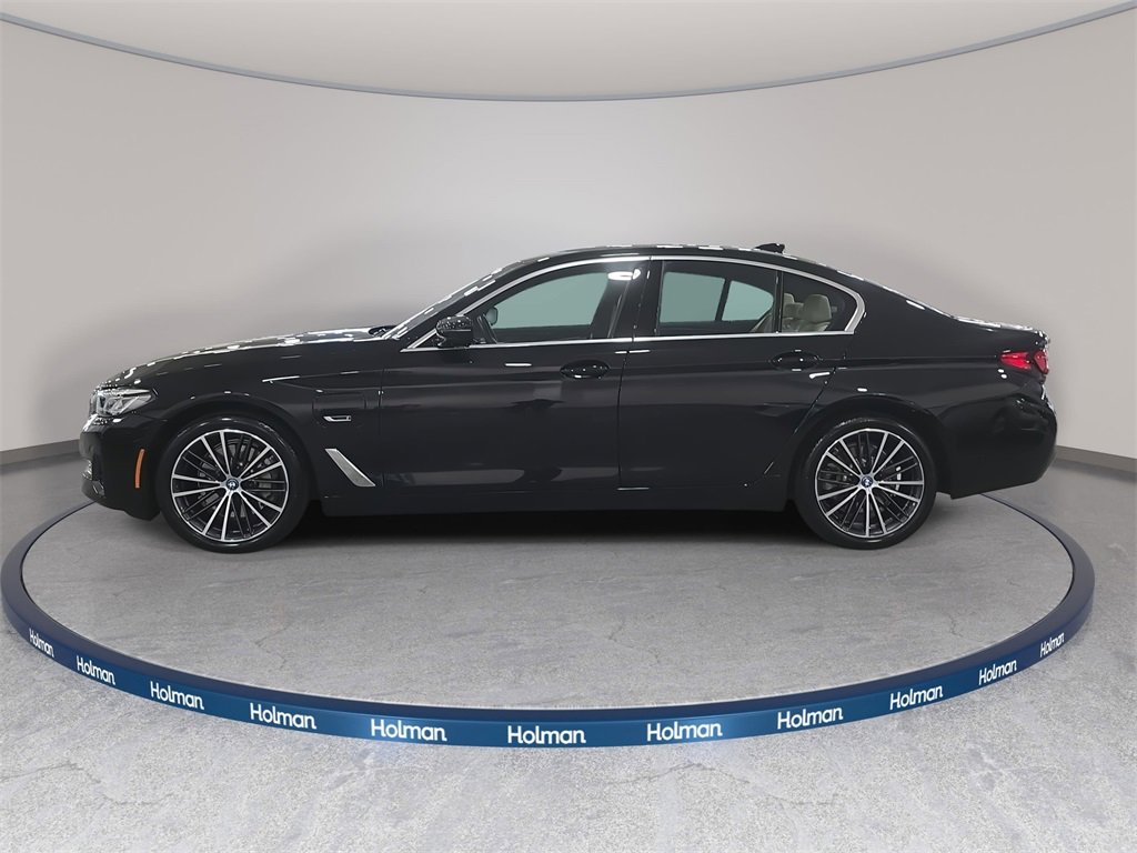 Used 2023 BMW 530e w/ Premium Package image 8