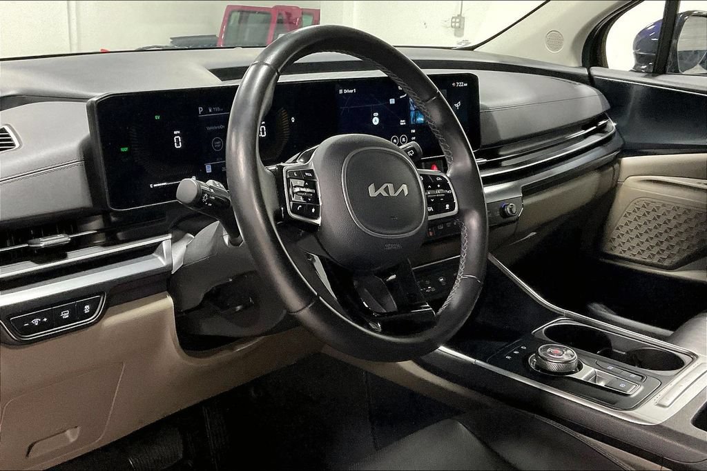 Used 2026 Kia Carnival LXS FWD image 16