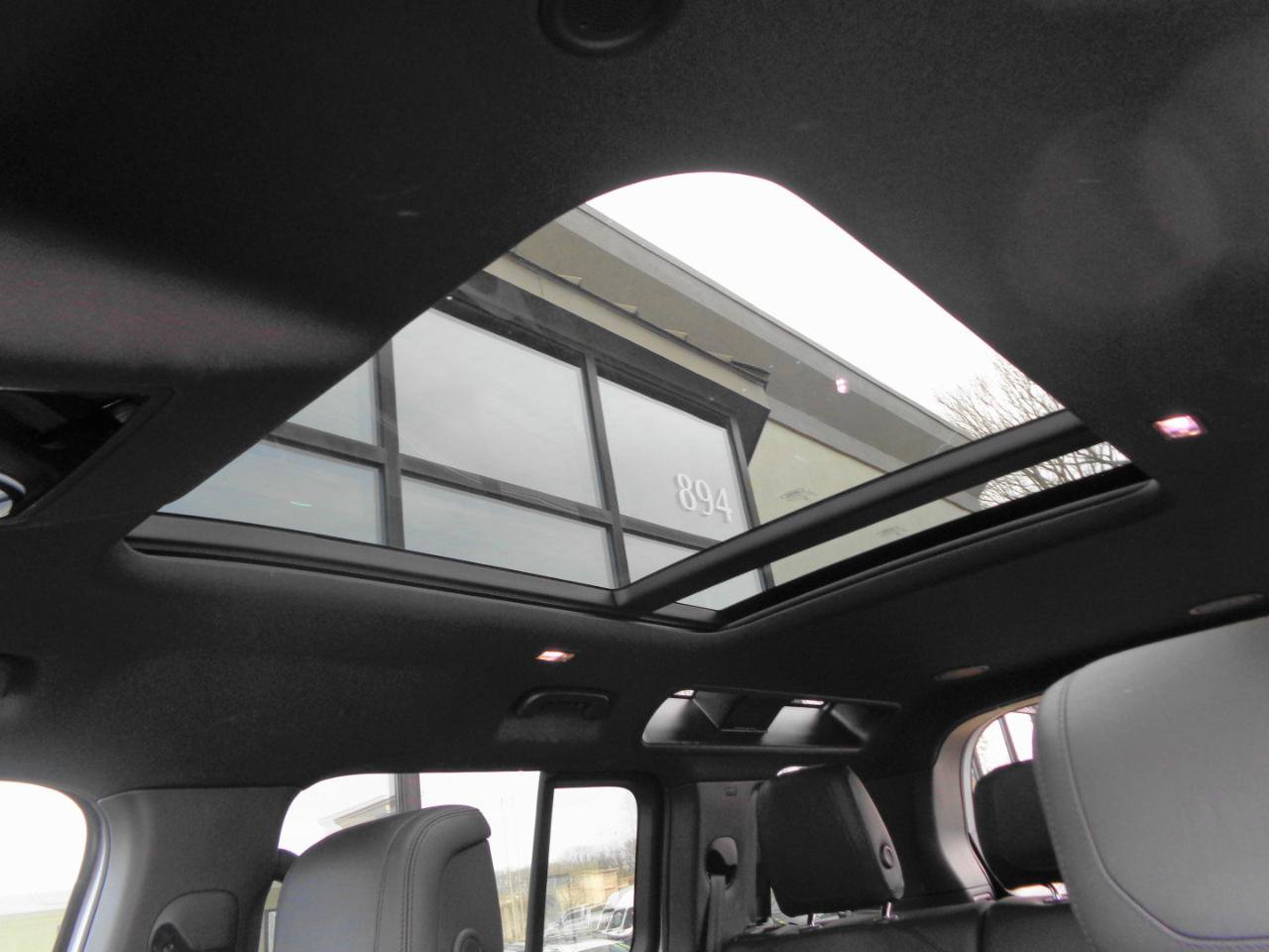 Used 2023 Land Rover Defender 110 V8 image 16