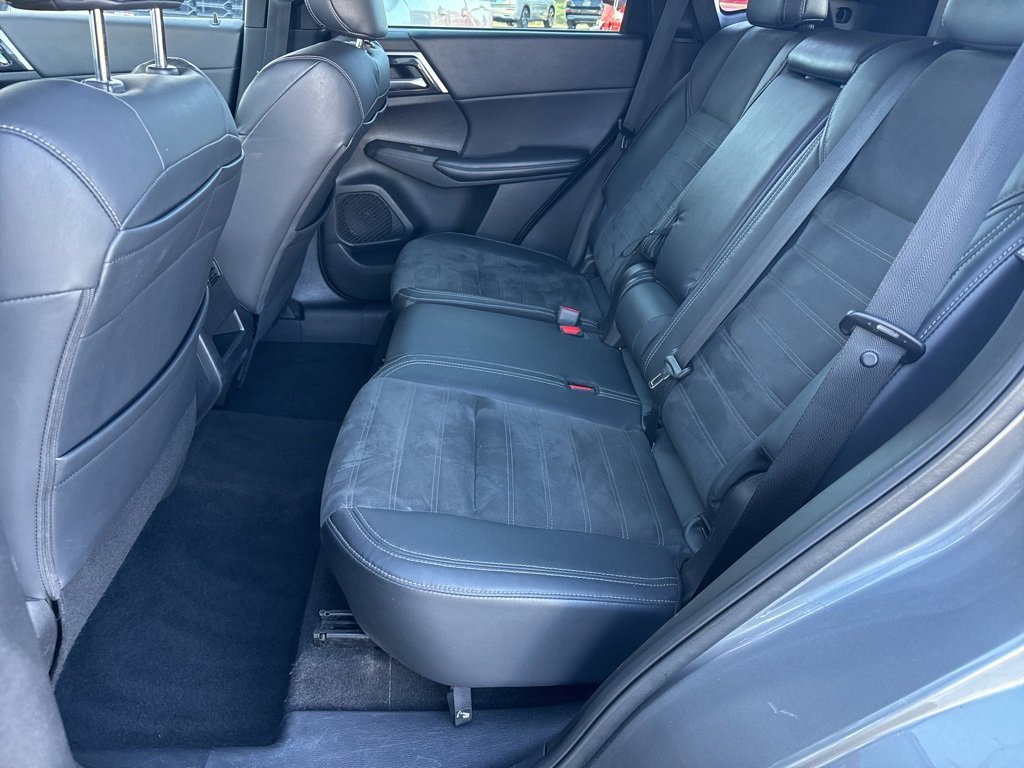 Used 2023 Mitsubishi Outlander SE image 25