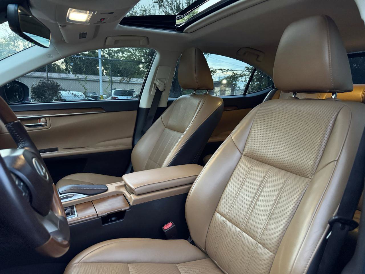 Used 2016 Lexus ES 350 w/ Luxury Package w/Wood Trim FWD image 13