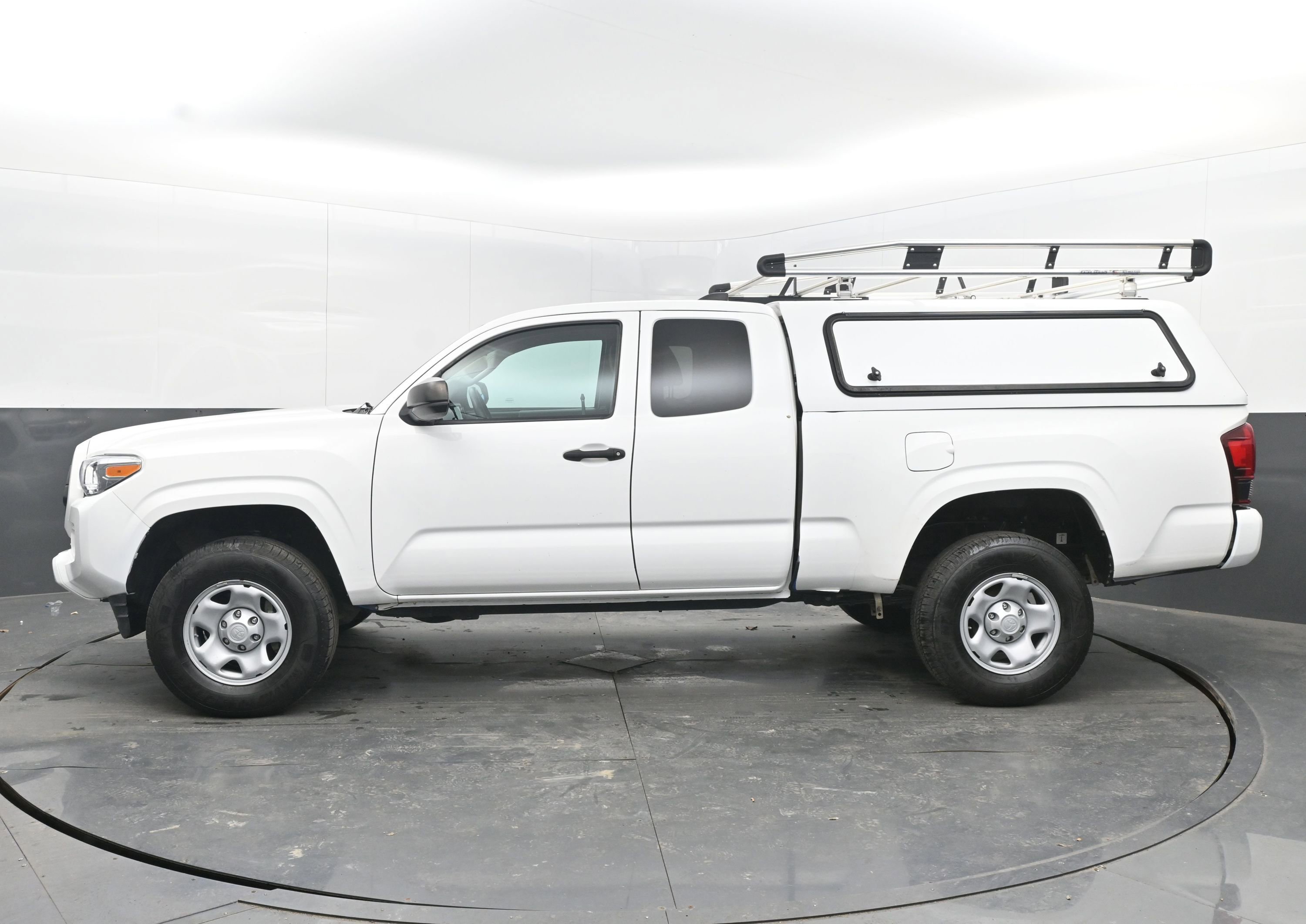 Used 2022 Toyota Tacoma SR image 5